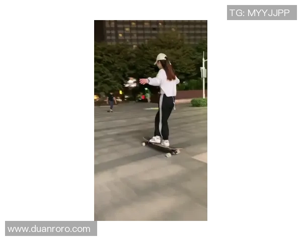 南京滑板队在滑板节奏排行榜中荣获第五名展现出色实力与团队风采 南京滑板队在滑板节奏排行榜中荣获第五名展现出色实力与团队风采